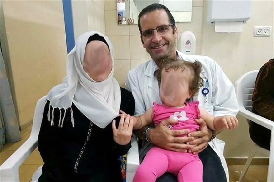 Desde un hospital en Israel -rival histórico de Siria-, un paisano atiende a las víctimas de la guerra civil