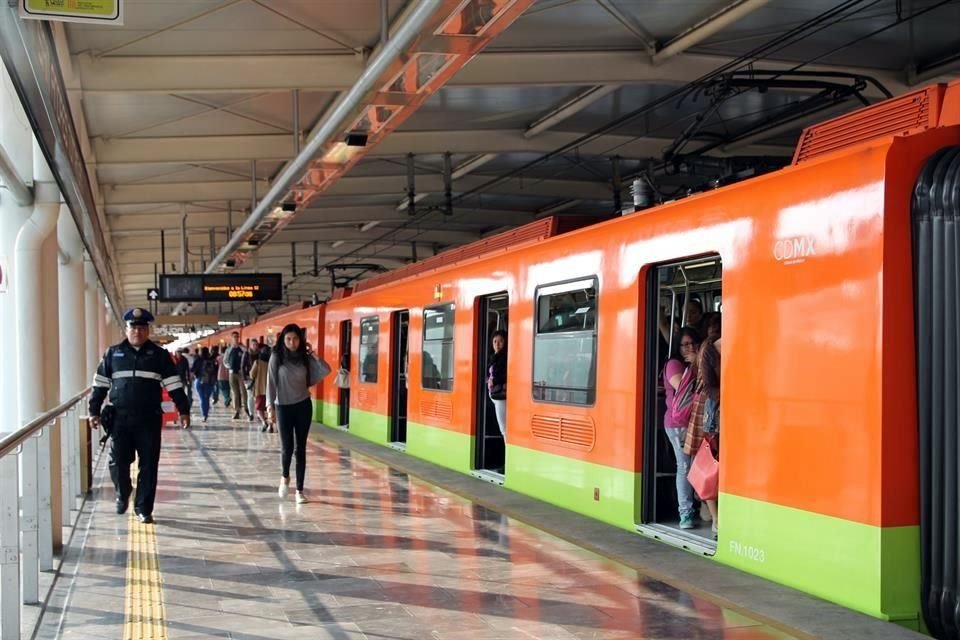 La Línea 12 del Metro empezó a dar servicio el 30 de octubre de 2012.