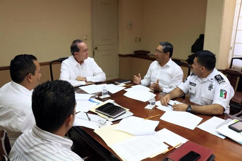 El Gobierno de Quintana Roo informó que le retiró 34 escoltas de las 44 que tenía el ex Gobernador de la entidad, Roberto Borge.