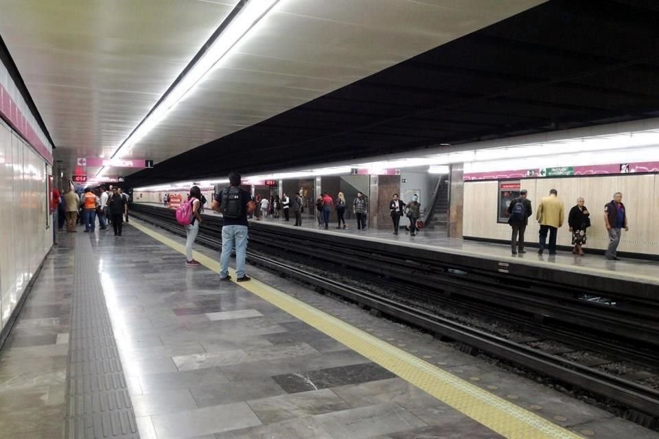 Los trabajos que se llevan a cabo en esta línea se hacen desde las entrañas de la misma, explicó la directora del Metro, Florencia Serranía.