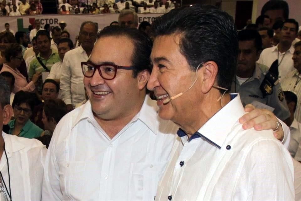 REFORMA public hoy que el ex Gobernador de Veracruz desvi los fondos para la campaa de correligionario priista.