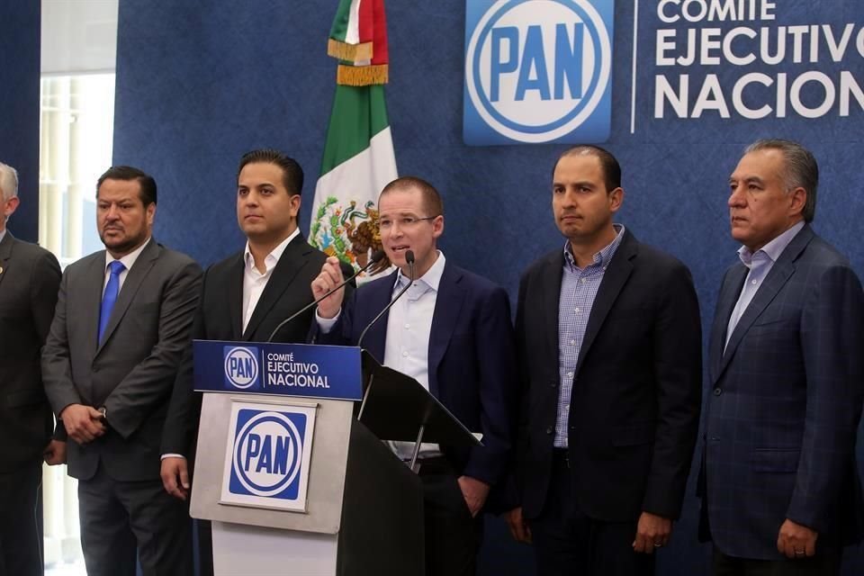 La crítica principal de Zavala y Moreno Valle contra Ricardo Anaya (centro) ha sido que aprovecha su posición como dirigente del partido para su promoción personal.