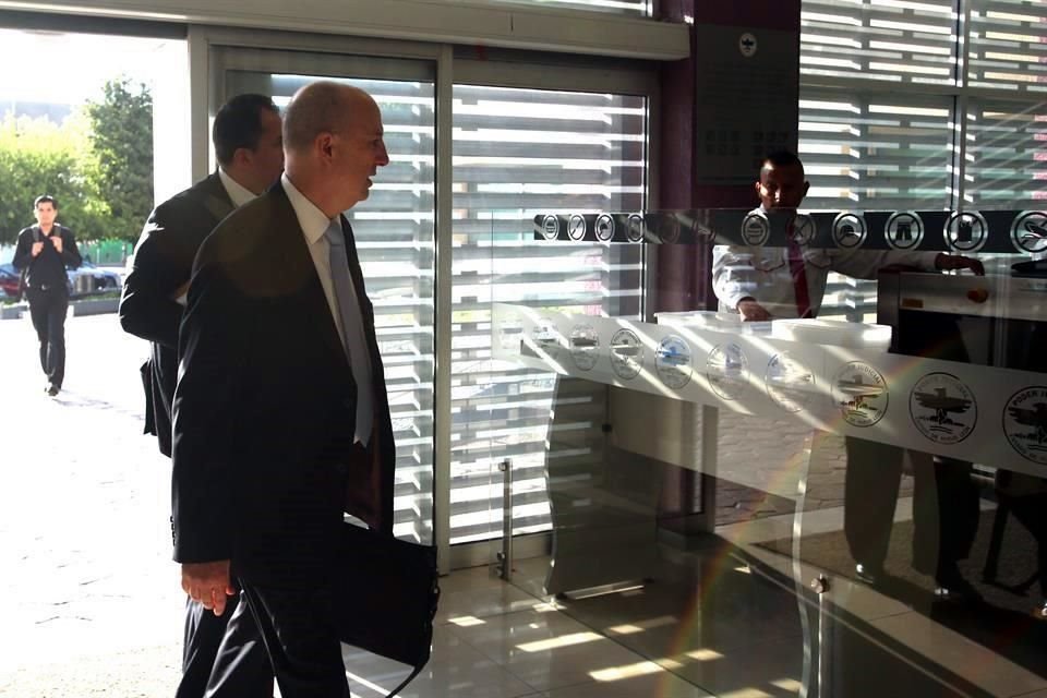 Emilio Rangel Woodyard llegó acompañado por sus abogados a las instalaciones del Palacio de Justicia.