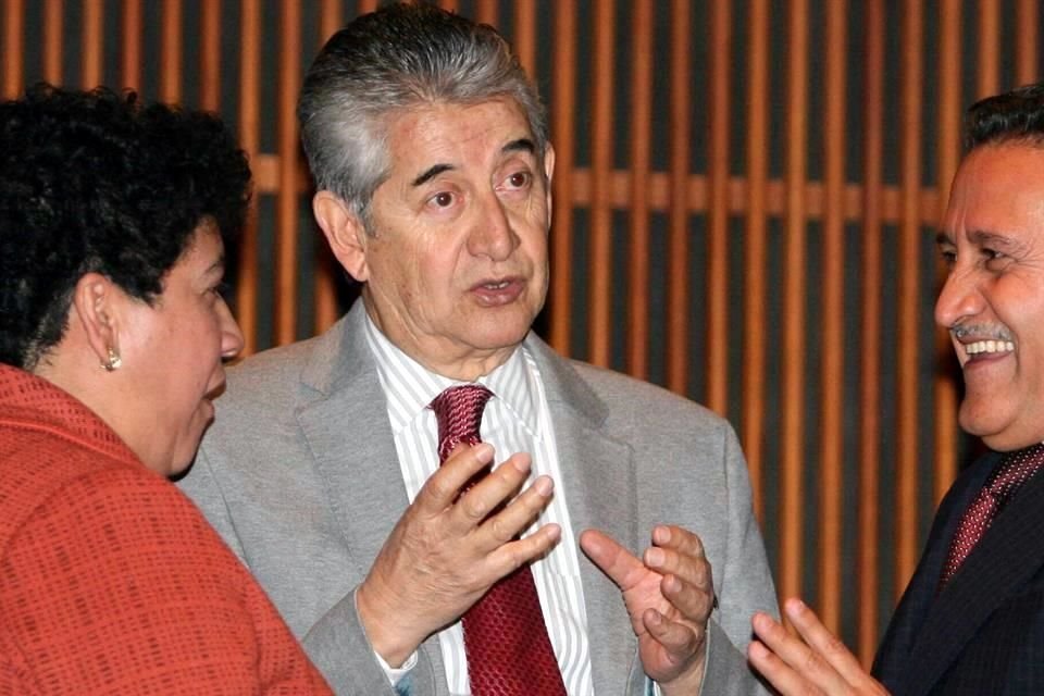 El priista Cesar Augusto Santiago acusó al dirigente nacional de su partido, Enrique Ochoa, de ser un improvisado y de desconocer el funcionamiento del PRI.