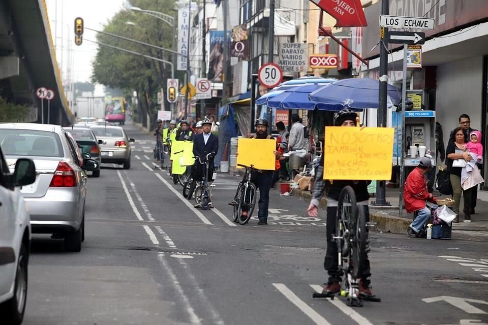 El pasado 19 de julio, ciclistas protestaron para exigir que se confine la ciclovía en Av. Revolución hasta Ciudad Universitaria. 