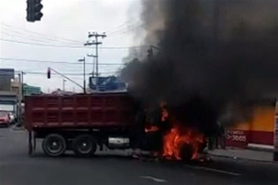 Tras el abatimiento de 'El Ojos', mototaxistas y presuntos delincuentes han realizado varios destrozos en Tlhuac.