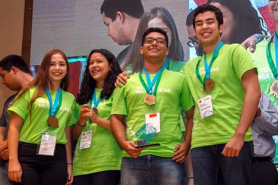 En la categoría de eduación media superior en la Olimpiada De Matematicas en Jalisco ganaron hace una semana Monica Martinez Lopez, Ana Paula Ramirez, Diego Hinojosa y Jonatan González.