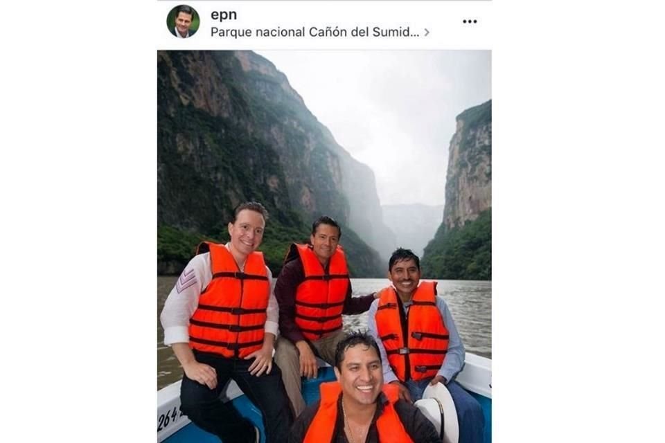 La imagen fue compartida el pasado lunes por el Mandatario en la red social Instagram, durante un recorrido en el Cañón del Sumidero, en Chiapas.