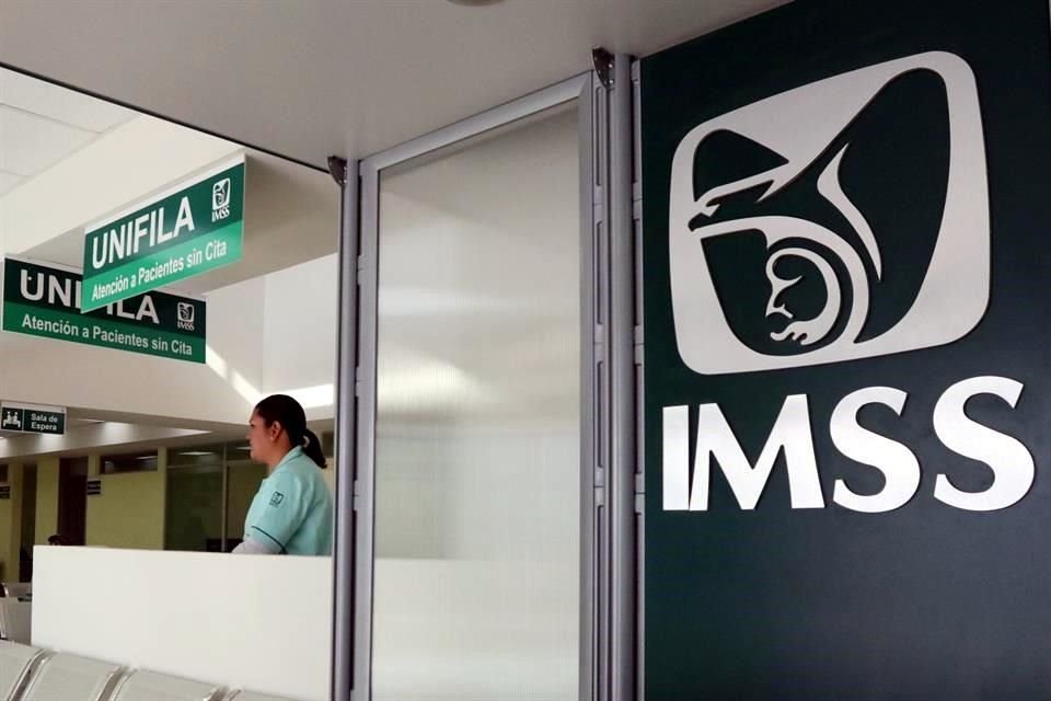 Pacientes del Hospital de Gineco Pediatría 3A del IMSS fueron reubicados por los daños que sufrió la torre de hospitalización tras el sismo.