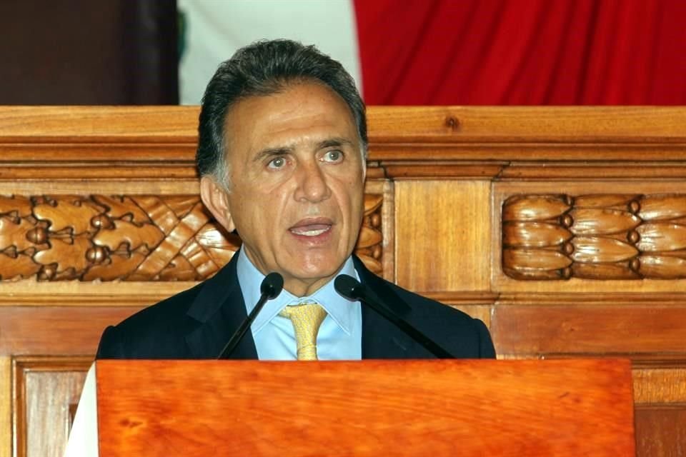 'Duarte es sinónimo de corrupción, Marco Antonio del Toro va en el mismo camino', sostuvo el Gobernador veracruzano.