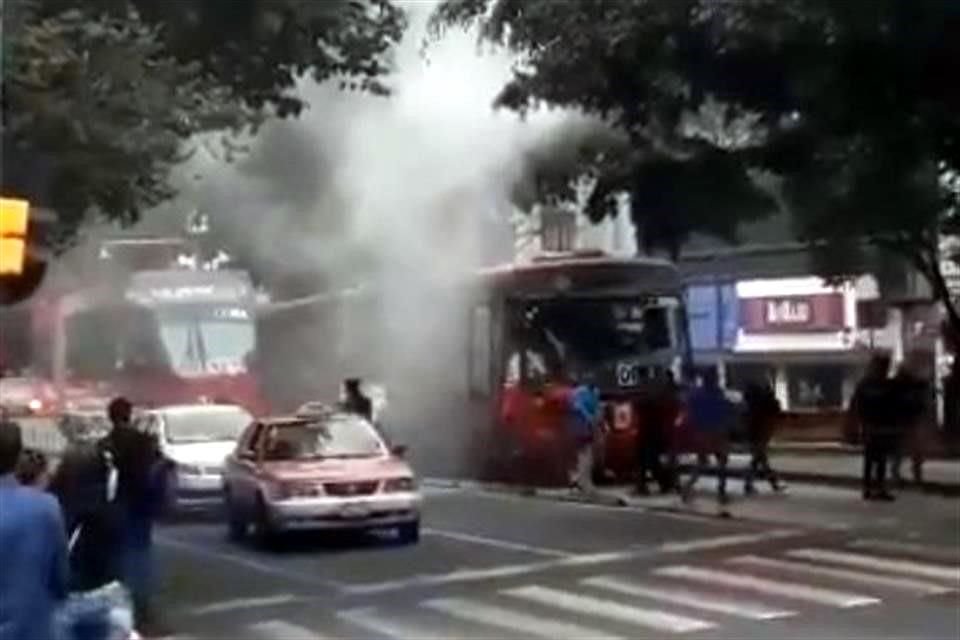 Una unidad del Metrobs de la Lnea 1 en la estacin Chilpancingo sufri un incendio, sin que se reportaran lesionados.