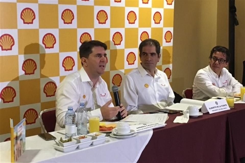Andrés Cavallari (con micrófono), director de Downstream Shell México, dijo que la empresa busca convertirse en un actor relevante en el mercado nacional.