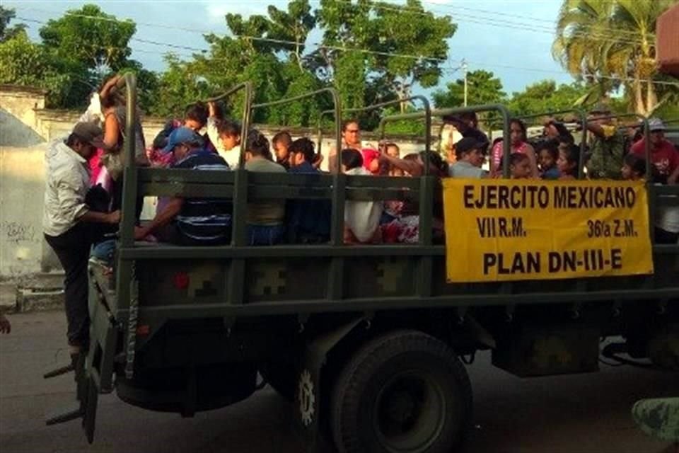 Las familias son llevadas a los albergues que se han habilitado en las cabeceras de Municipios como Tapachula y Pijijiapan, de acuerdo a Proteccin Civil estatal.