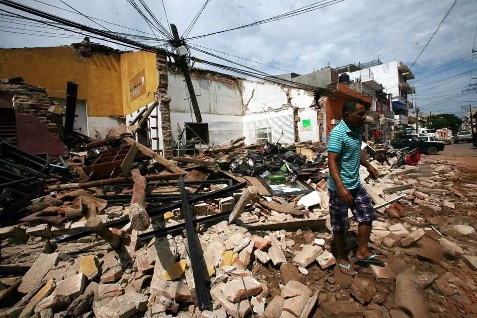Unas 402 escuelas dee Oaxaca registran afectaciones tras el sismo que azot la entidad.