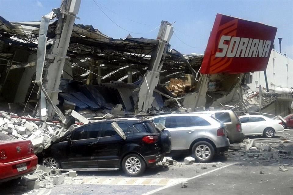 Una tienda Soriana se derrumb en Puebla.