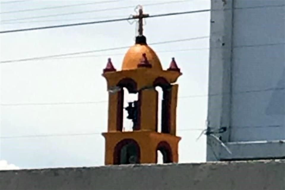 El campanario de un templo en Cholula, Puebla, sufri fisuras.