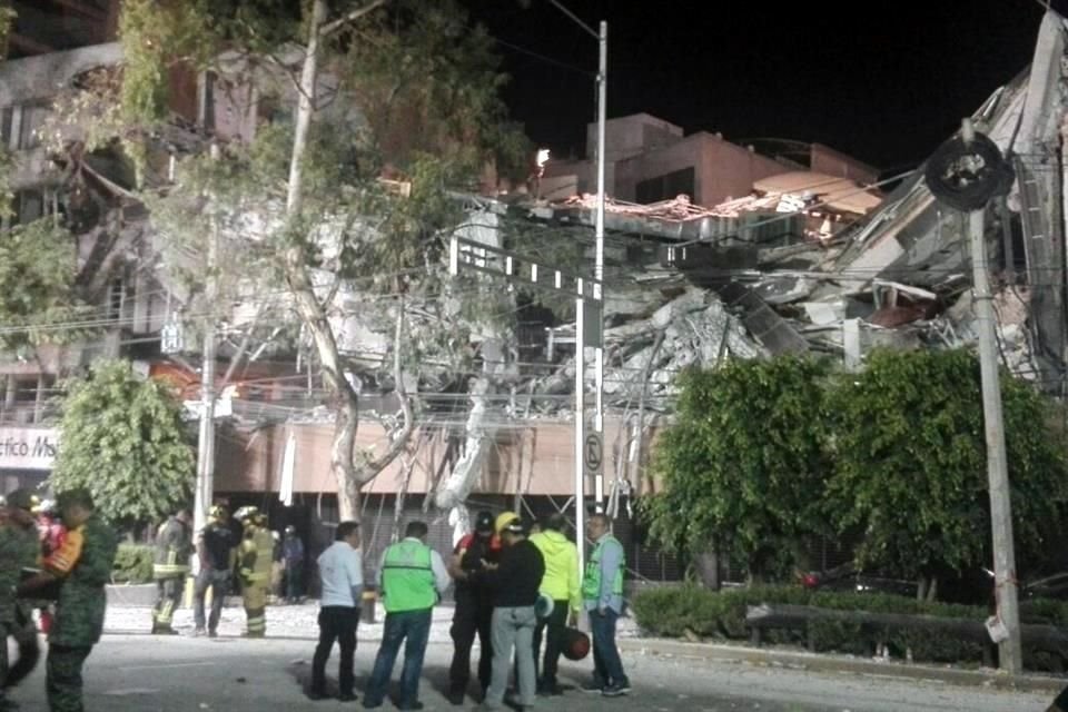 CFE dijo que desplegó 32 plantas de emergencia y 54 torres de iluminación que estarán disponibles para apoyar en los sitios donde se realizan labores de rescate, sobre todo en  la Ciudad de México.