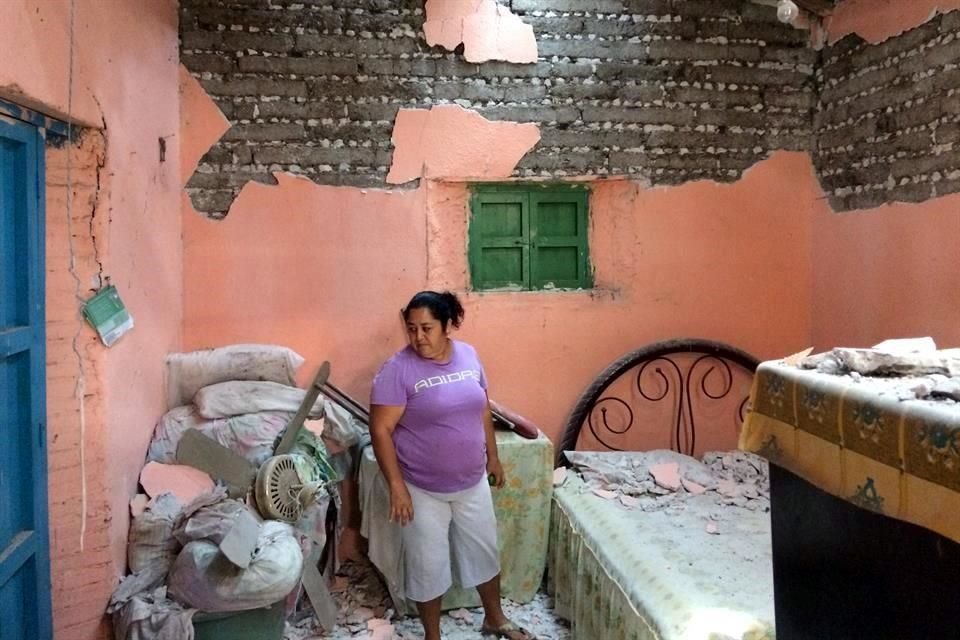 Sandra Ramírez señaló que la casa de su madre en Huitzuco está a punto de caerse y ninguna autoridad acude para decirles el tipo de ayuda que les van a brindar.