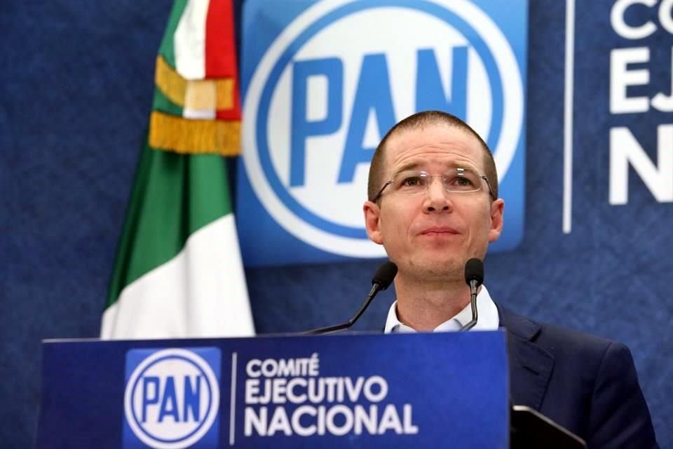 Ricardo Anaya, líder del PAN, dijo estar de acuerdo con la propuesta de donar financiamiento de partidos a damnificiados, pero pidió que no sea con fines electorales.