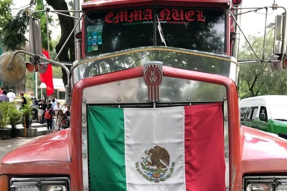 Un tráiler que transportaba víveres de la Ciudad de México hacia Puebla fue robado mientras circulaba sobre la autopista México-Puebla.