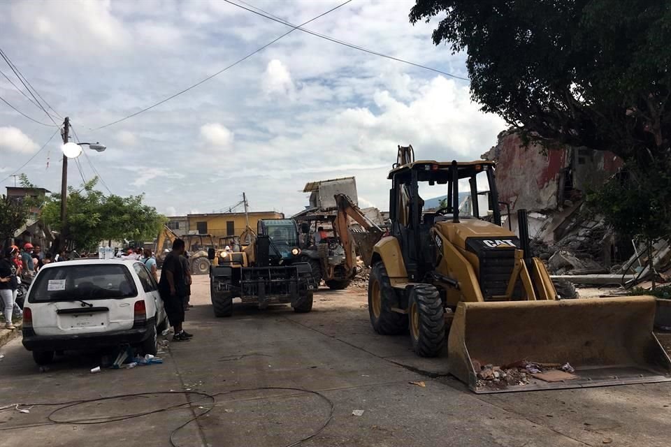 Los trabajos de demolición comenzaron sobre la Calle 10 de Abril.