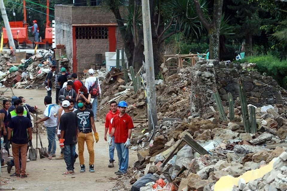 Labores de remoción de escombros en la delegación Xochimilco.