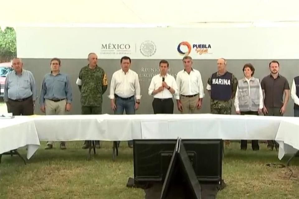 El Presidente Enrique Peña Nieto y parte de su gabinete se encuentran en Chiautla de Tapia, Puebla, otra de las zonas afectadas por el sismo del pasado martes.