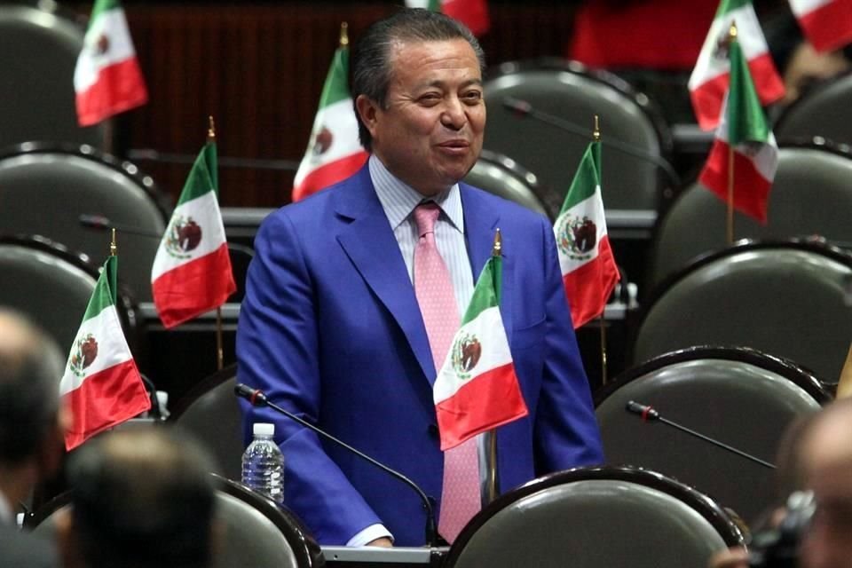 César Camacho acusó que el planteamiento del Frente Ciudadano por México sólo pretende generar adeptos y sacar 'raja política'.