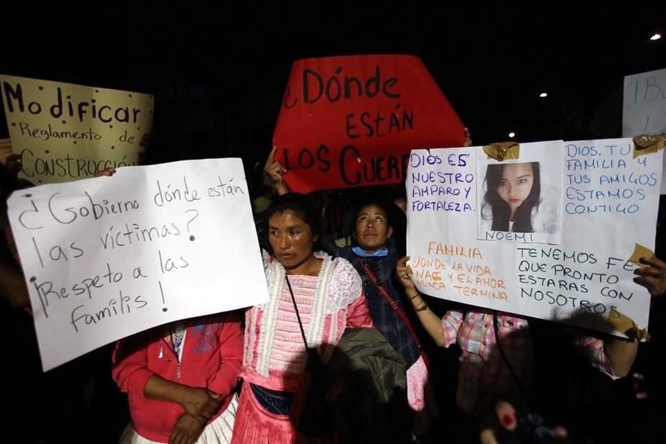 Familiares de las 44 personas que siguen atrapadas en el edificio de Álvaro Obregón 286 reclamaron a autoridades falta de información sobre el proceso de rescate.