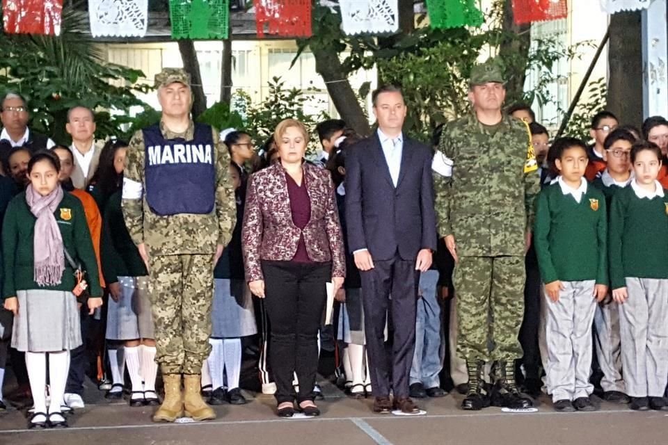 En la visita de Nuño, se  rindieron honores a la Bandera y se guardó un minuto de silencio por las víctimas del sismo del 19 de septiembre.
