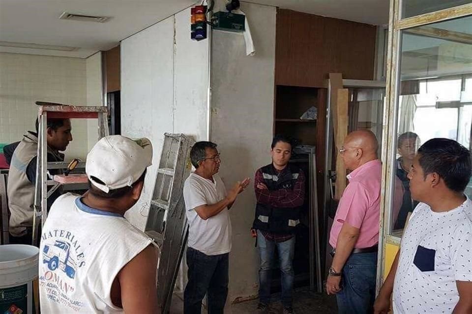Ayer, trabajadores de la clínica 1 del IMSS, ubicada en Cuernavaca, denunciaron que el edificio tiene graves afectaciones.