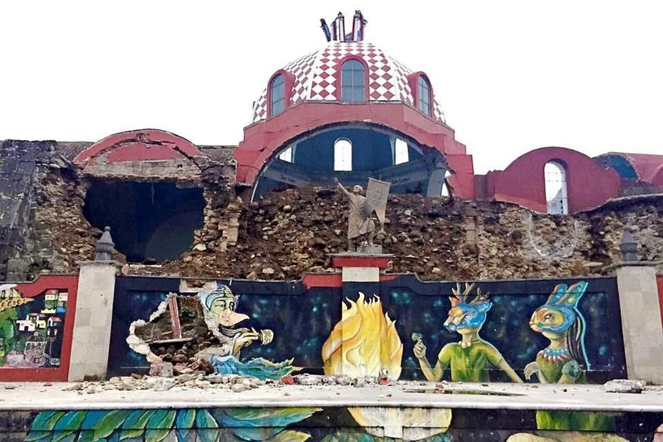 Habitantes de Ecatzingo, Estado de México, propusieron intervenir el recinto e intentar demolerlo porque su cúpula podía desplomarse, pero el párroco logró frenarlos.