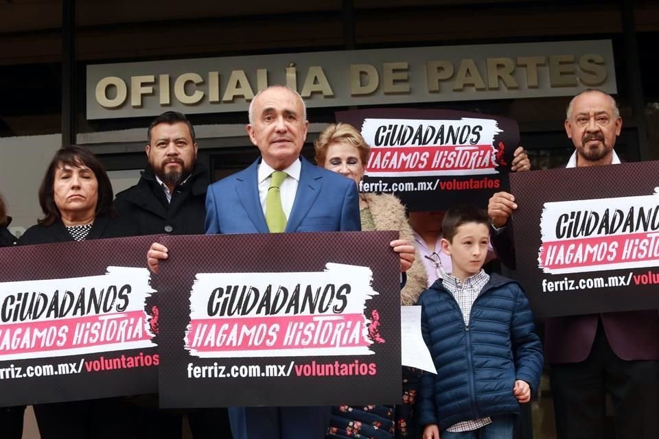 El periodista tendrá hasta el 6 de febrero para reunir las más de 864 mil firmas.