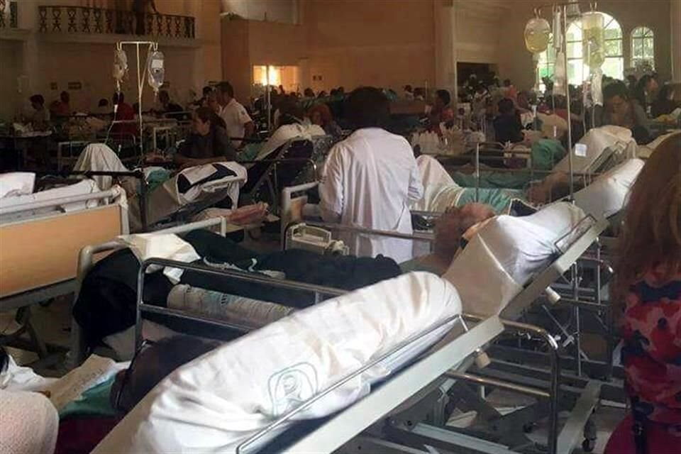 El día del sismo, pacientes de la clínica 32 fueron ubicados momentáneamente en el salón de fiestas del sindicato, y de ahí fueron llevados a otros hospitales.