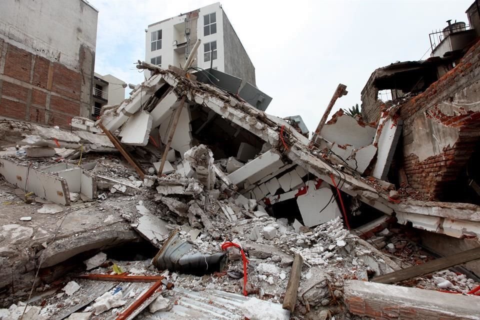Como resultado del sismo, 38 inmuebles colapsaron cobrando la vida de 228 personas, entre ellos, 29 menores de edad.