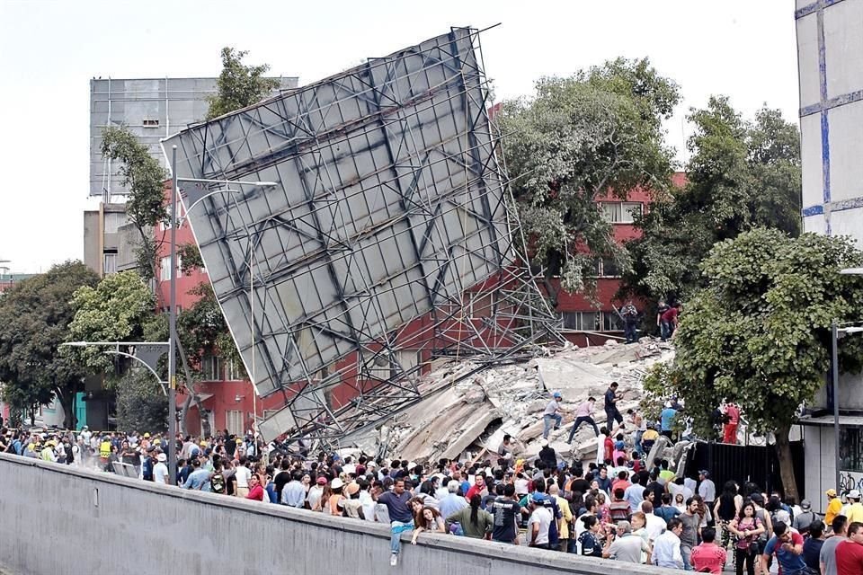 Edificio colapsado en Viaducto y Torreón.
