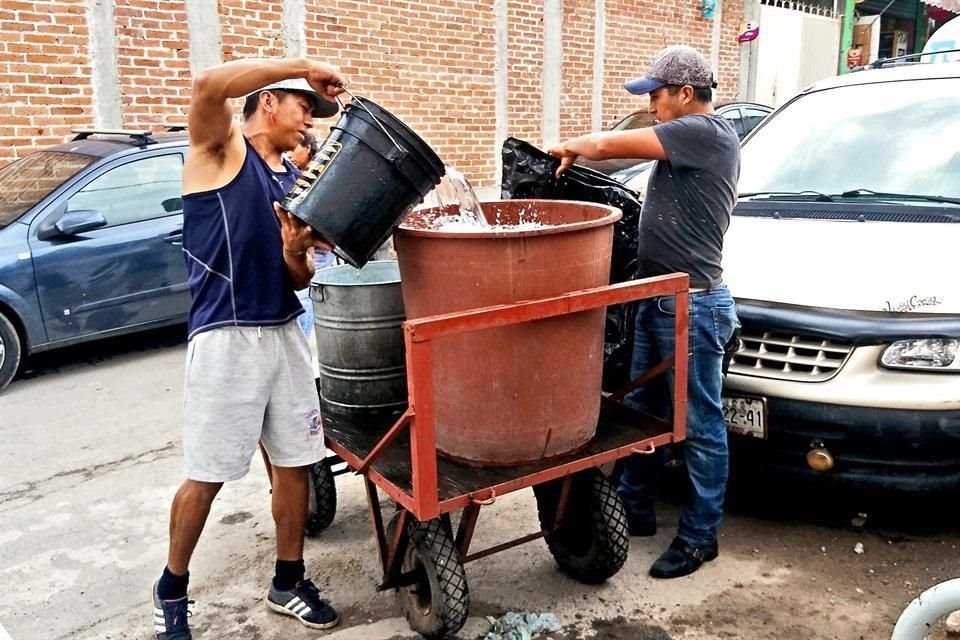 Habitantes de San Gregorio, en Xochimilco, padecen escasez de agua desde el día del sismo.