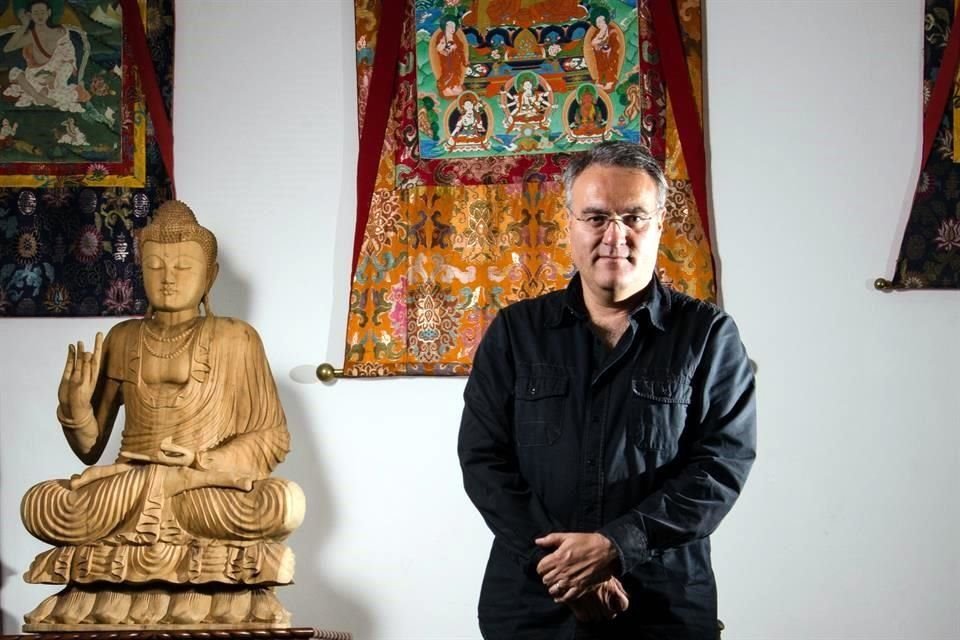 A instancias del Dalai Lama, fundó y preside la Casa del Tibet de México. Ha sido profesor investigador de El Colegio de México, la Facultad de Filosofía de la UNAM y el Conaculta.