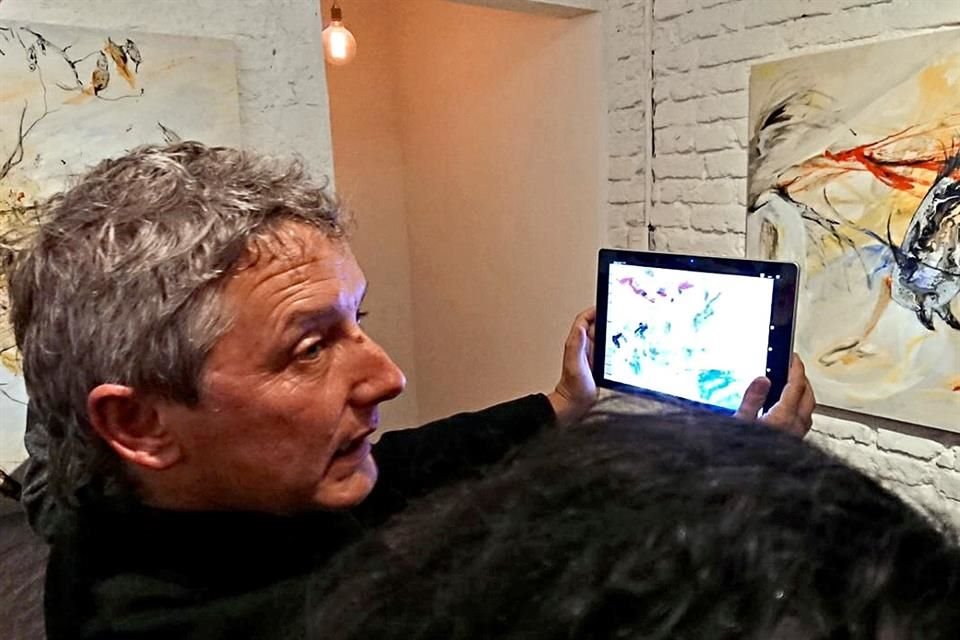 La tecnología y el arte no están peleadas en la muestra de Luis Moro en Galería CAM, donde la Realidad Aumentada da vida a las obras.