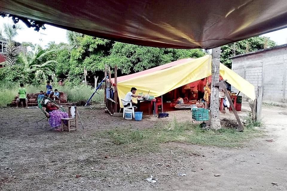 En por lo menos 41 municipios del Istmo se registran peleas y tensin entre los damnificados por tener un campamento seguro y recibir apoyos para reconstruir sus viviendas.