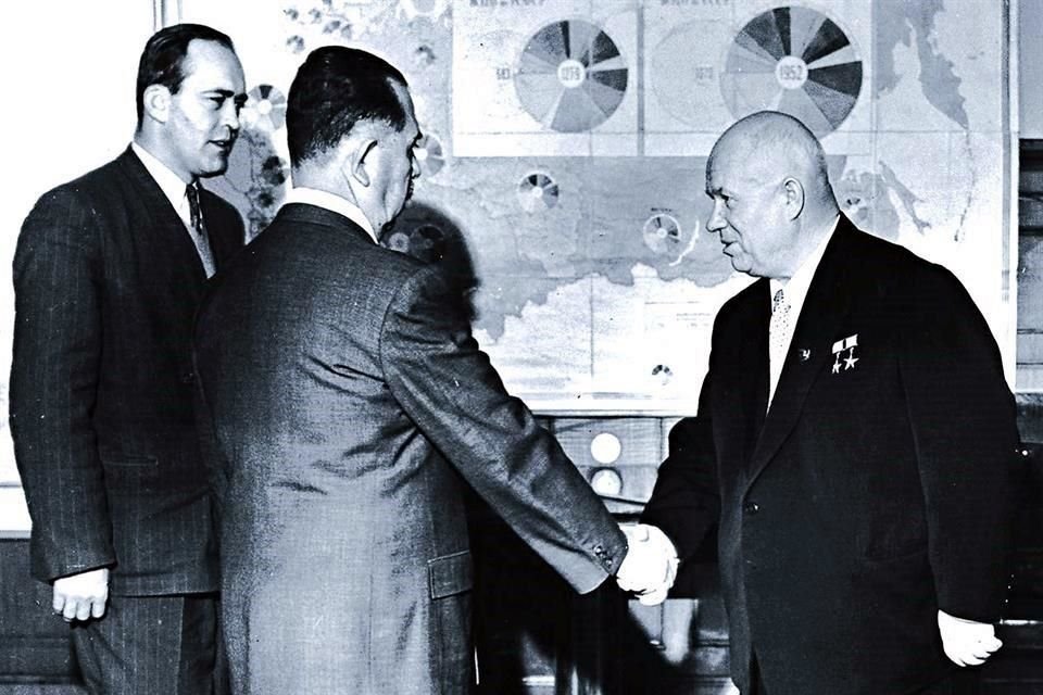 El presidente Lzaro Crdenas tuvo el socialismo como un modelo a seguir. Posteriormente, tras dejar el poder, fue reconocido por el gobierno ruso.