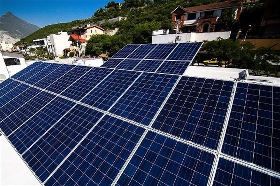 Según los datos de la Asolmex, la generación solar distribuida incrementó a 818 megawatts y con más de 112 mil contratos.
