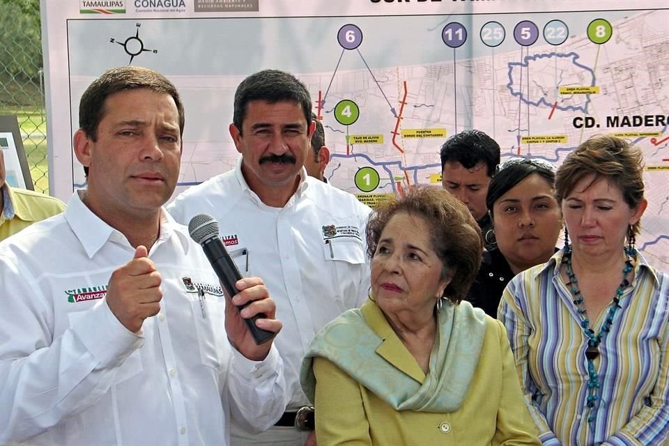 El ex Gobernador Eugenio Hernández (izq) se hizo del terreno en Altamira a través de su Secretario de Obras Públicas, Alberto Berlanga.