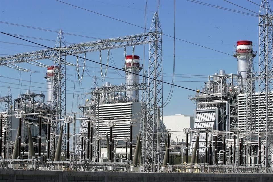 Gobierno tiene detenidas inversiones de 10,607 mdd en centrales eléctricas, principalmente de renovables y gas natural, según datos de CRE.
