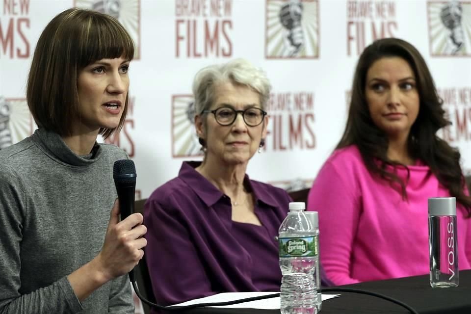 Rachel Crooks, Jessica Leeds y Samantha Holvey (de izquierda a derecha) ofrecieron una conferencia de prensa donde pidieron indagar al Presidente por acoso sexual.