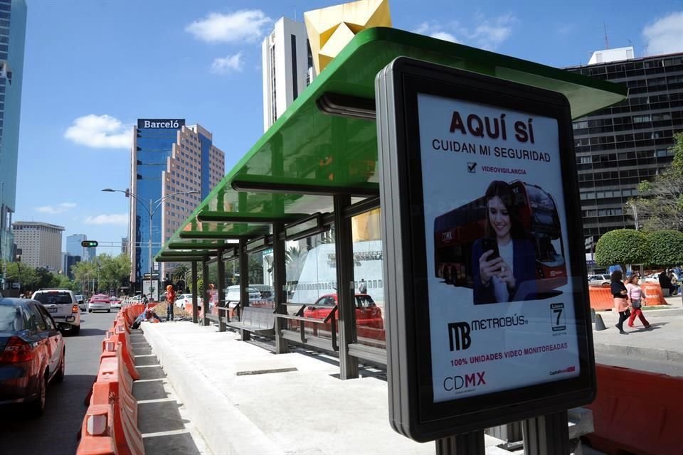 Como parte de las obras de L7 de Metrobús, Sedema conectará la ciclovía de Reforma con Fuente de Petróleos, la cual pasará por la banqueta.