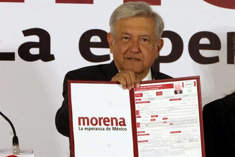 El tabasqueo se registr ayer como precandidato nico de Morena a la Presidencia.