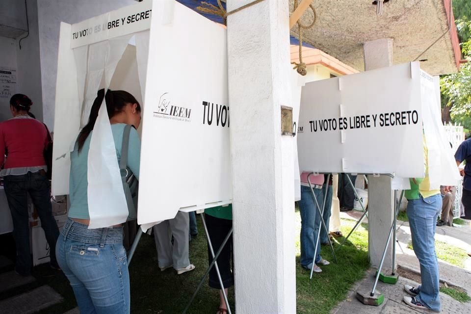Morena y PAN impugnaron acuerdo de INE para hacer elecciones de Hidalgo y Coahuila el 18 de octubre.