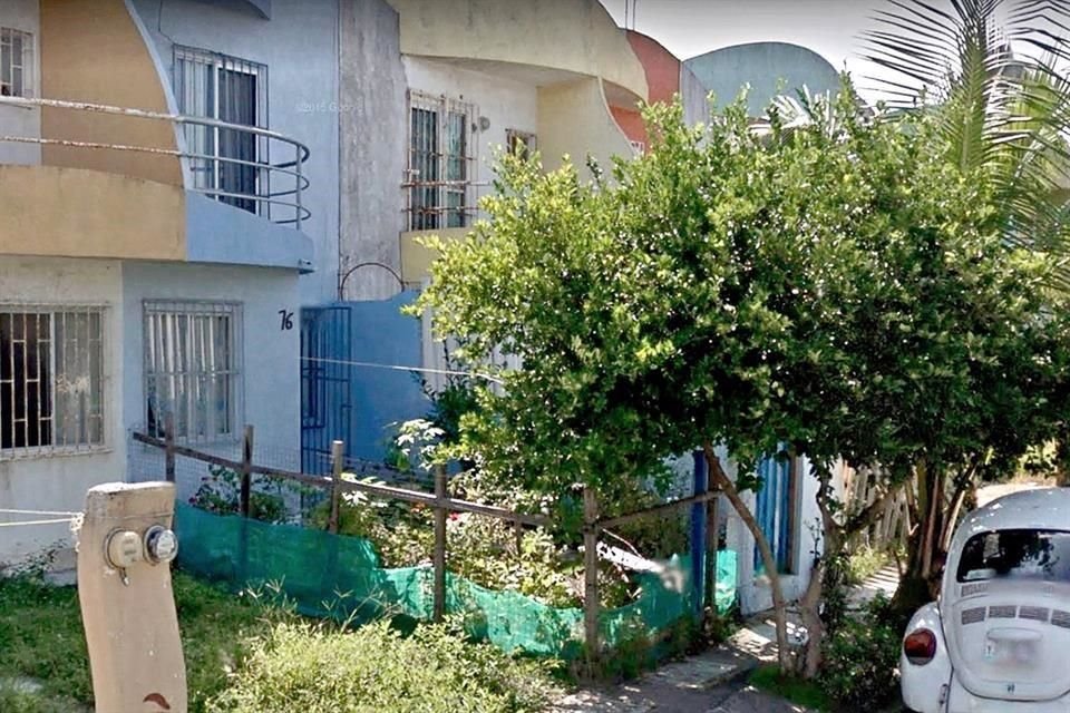 En esta vivienda ubicada en Veracruz reside uno de los supuestos dueños de Asismex, la empresa involucrada en el financiamiento ilegal de la campaña política de 2012.