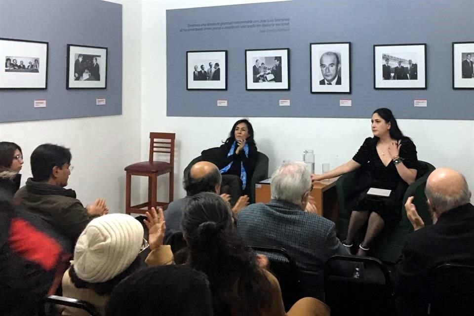 La acadmica y ensayista Leticia Romero Chumacero y su colega Mara Emilia Chvez Lara destacaron la trascendencia literaria de Jos Luis Martnez.